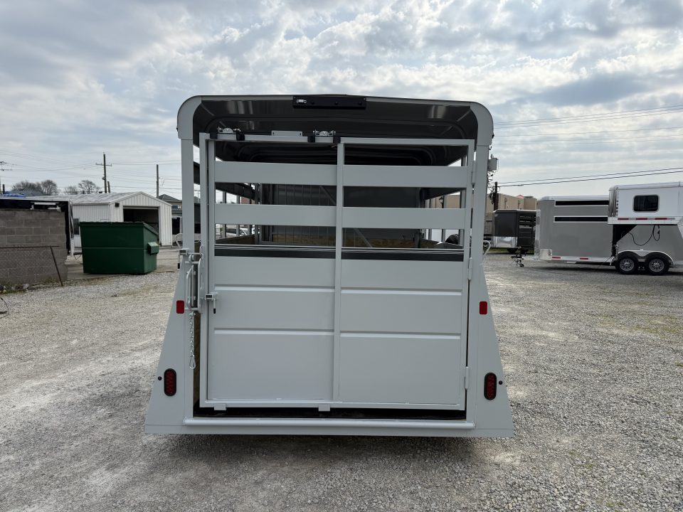 New 2026 Valley Trailers 2 Horse Slant Load Deluxe 7' Tall
