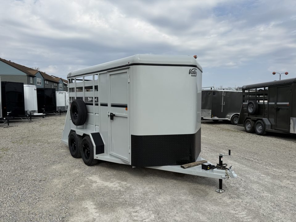 New 2026 Valley Trailers 2 Horse Slant Load Deluxe 7' Tall