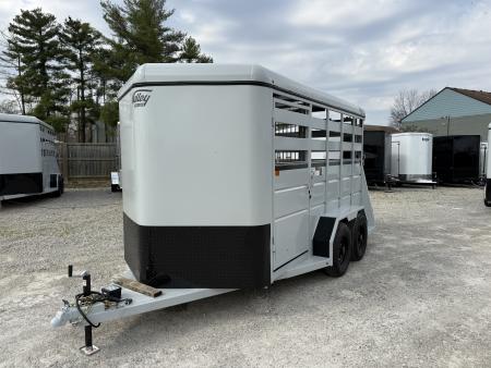 New 2026 Valley Trailers 2 Horse Slant Load Deluxe 7' Tall