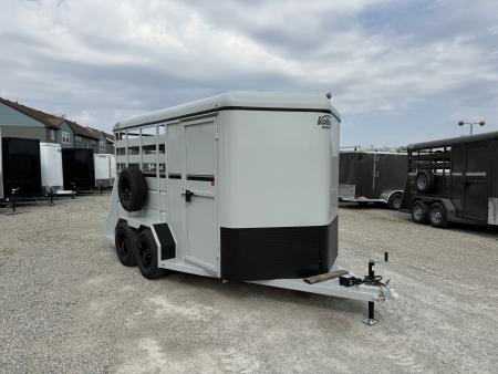 New 2026 Valley Trailers 2 Horse Slant Load Deluxe 7' Tall