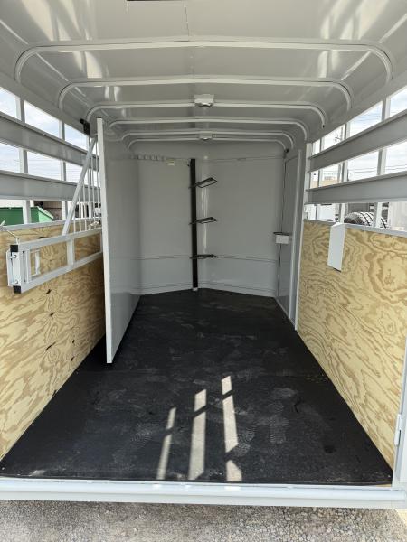 New 2026 Valley Trailers 2 Horse Slant Load Deluxe 7' Tall