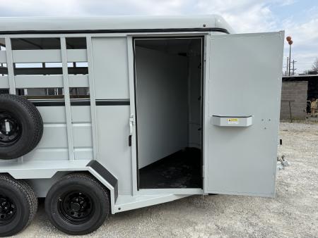 New 2026 Valley Trailers 2 Horse Slant Load Deluxe 7' Tall