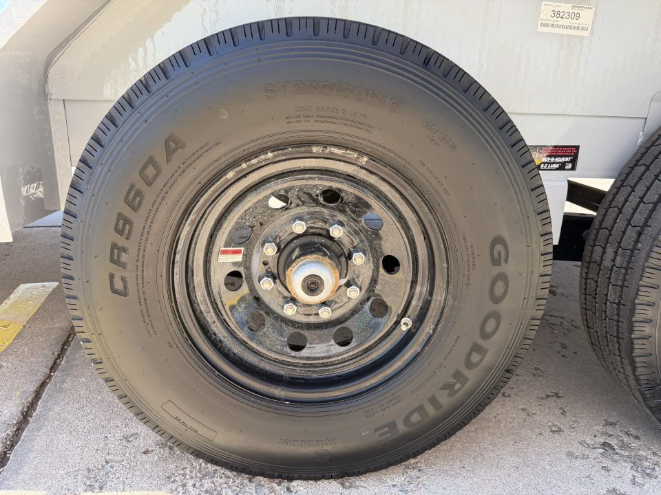 New #382309 2026 LOAD TRAIL GC 22 X 83 TANDEM AXLE 14K GOOSENECK EQUIPMENT HAULER W/ FOLD UP RAMPS & 14 PLY TIRES