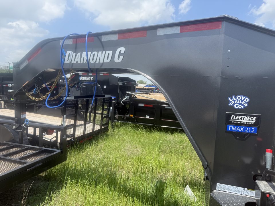 New 2026 Diamond C Trailers FMAX212 102X30 MR Gooseneck Bodies