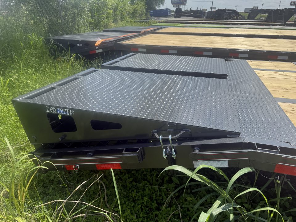 New 2026 Diamond C Trailers FMAX212 102X30 MR Gooseneck Bodies