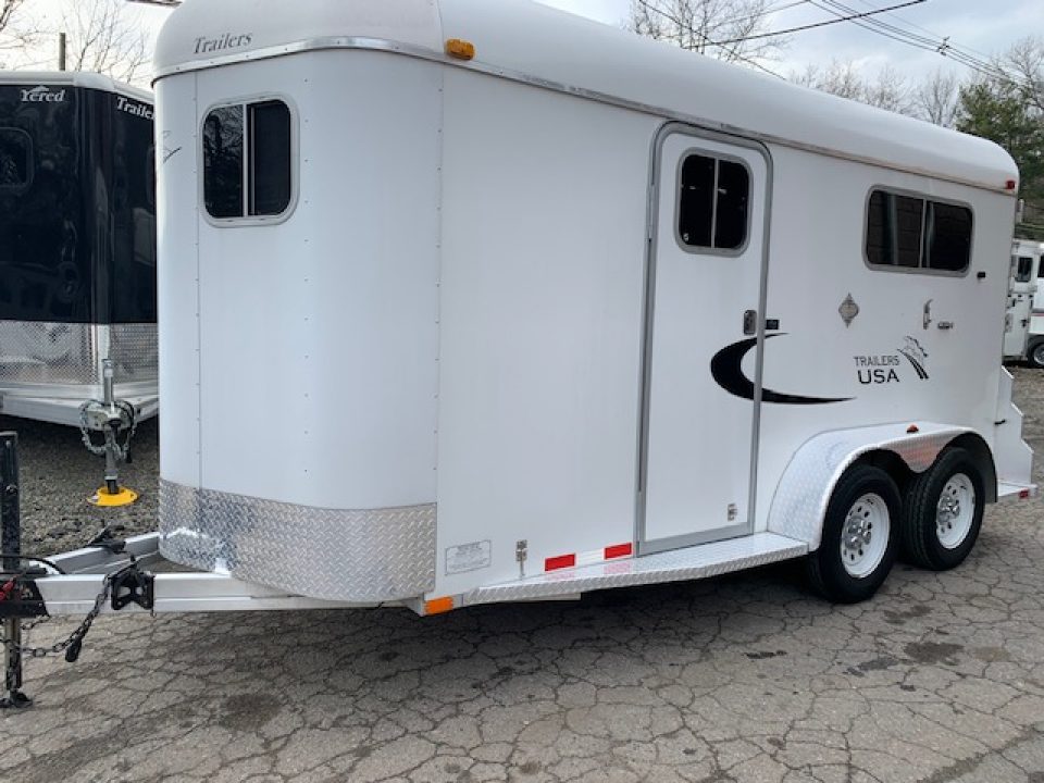 Used 2012 Trailers USA 2h Thorobred D/room Horse Trailer