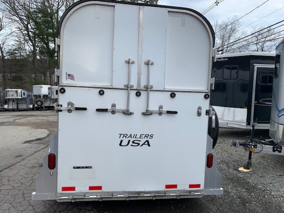 Used 2012 Trailers USA 2h Thorobred D/room Horse Trailer