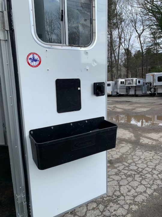 Used 2012 Trailers USA 2h Thorobred D/room Horse Trailer