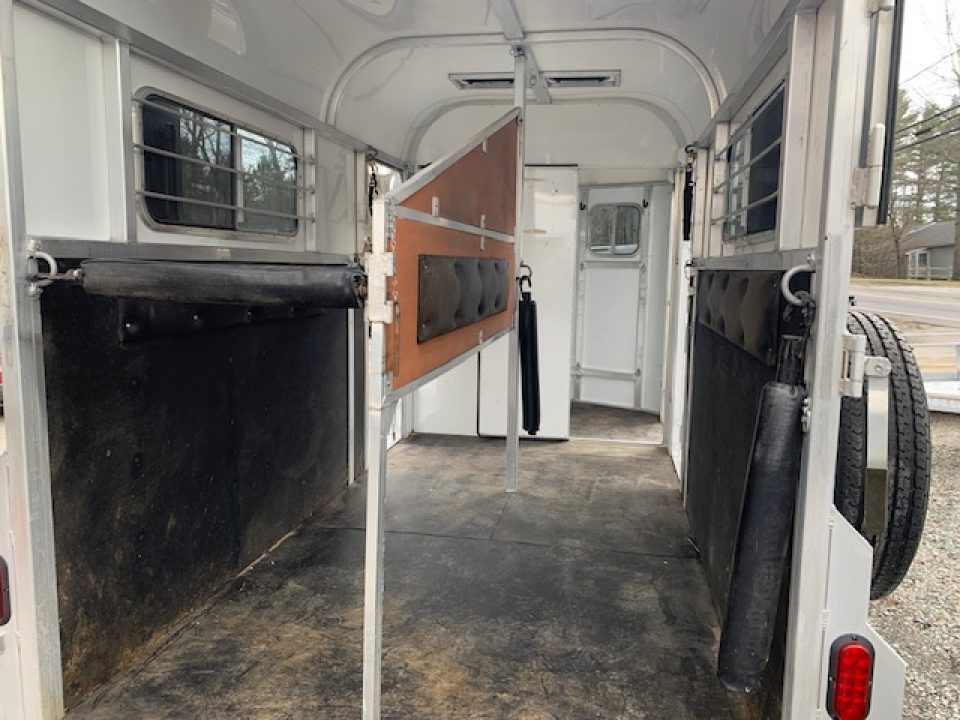 Used 2012 Trailers USA 2h Thorobred D/room Horse Trailer