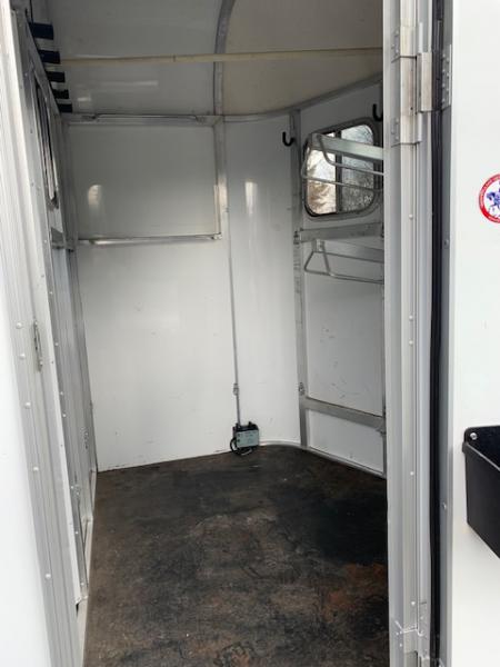 Used 2012 Trailers USA 2h Thorobred D/room Horse Trailer