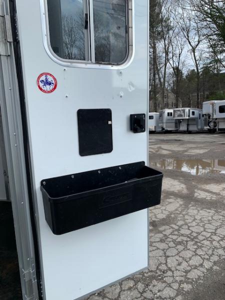 Used 2012 Trailers USA 2h Thorobred D/room Horse Trailer