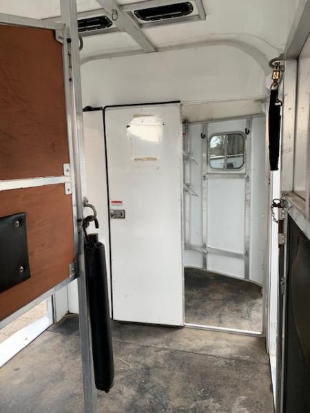 Used 2012 Trailers USA 2h Thorobred D/room Horse Trailer