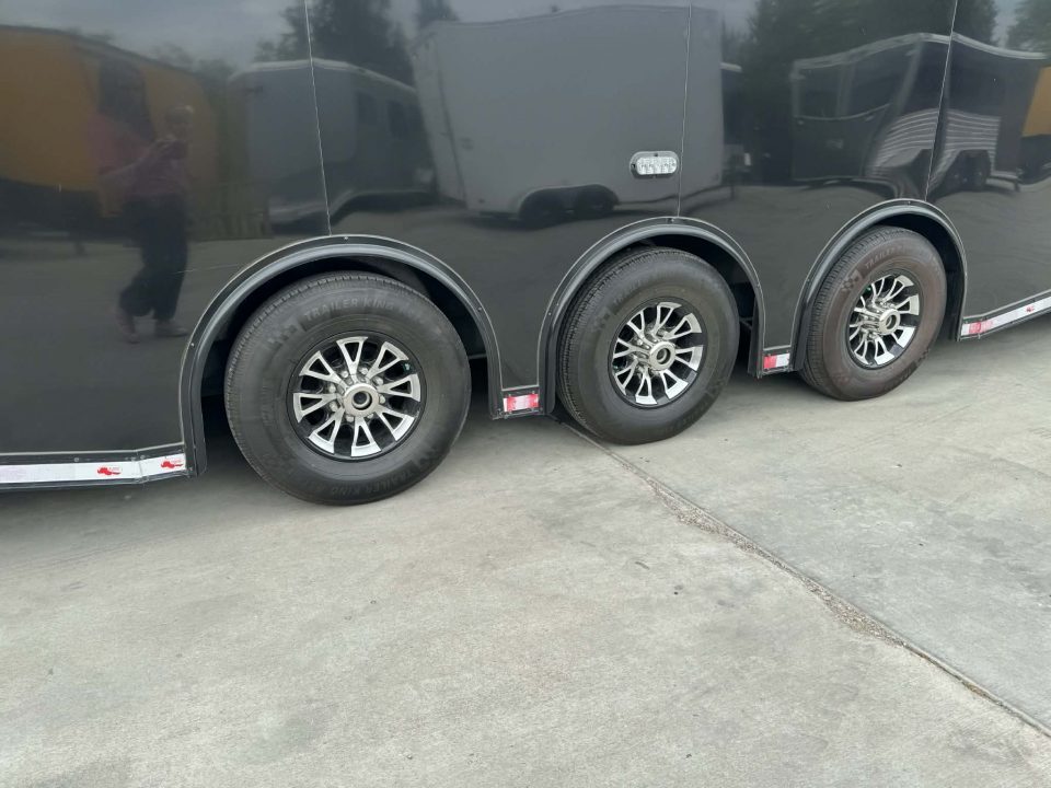 Used 2022 Continental Cargo 8.5X34 GREAT CONDITION USED RACE TRAILER BATHROOM PACKAGE Car / Racing Trailer