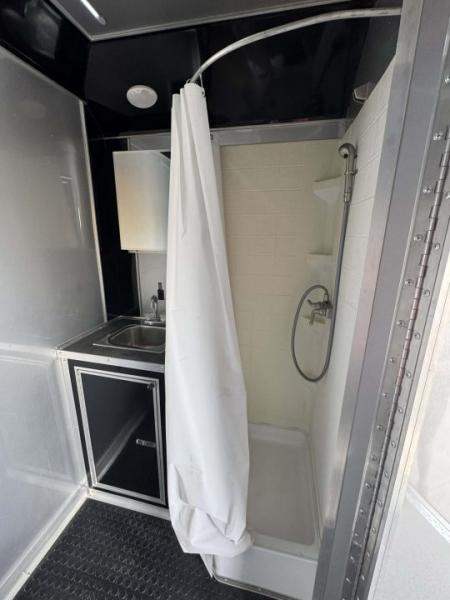 Used 2022 Continental Cargo 8.5X34 GREAT CONDITION USED RACE TRAILER BATHROOM PACKAGE Car / Racing Trailer