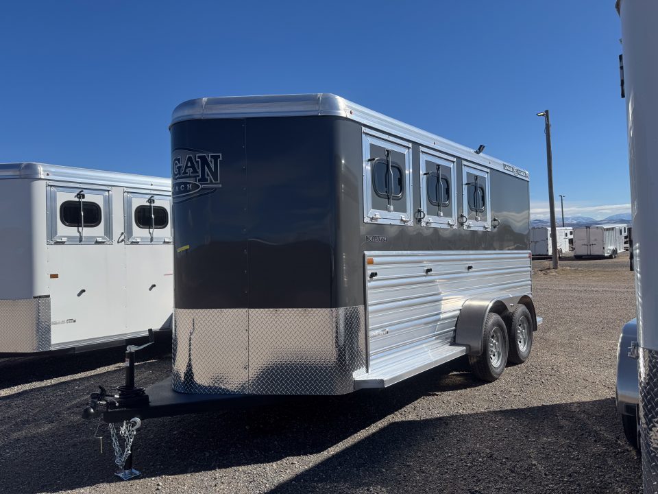 New 2026 Logan Coach 3H BULLSEYE BH Horse Trailer