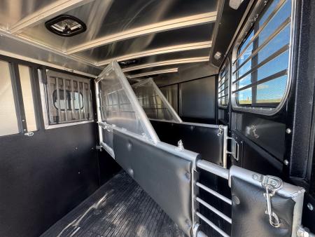 New 2026 Logan Coach 3H BULLSEYE BH Horse Trailer