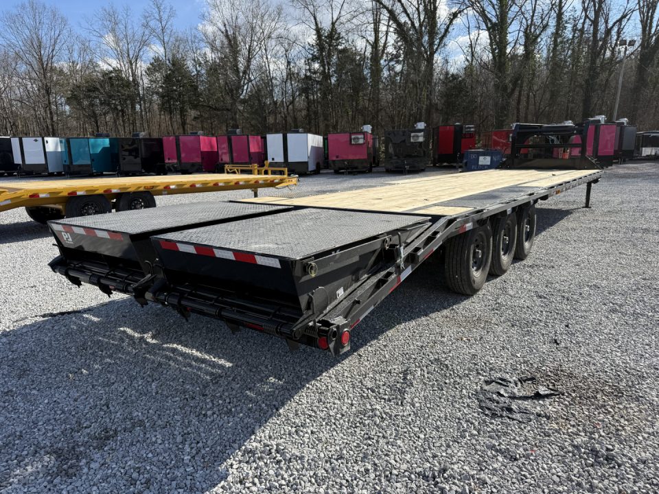New 2026 PJ Trailers 102X36 GOOSENECK TRIPLE AXLE 21K GVWR Flatbed Trailer