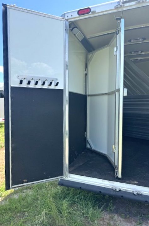 Used 2017 Cimarron Trailers Norstar 3H GN Horse Trailer