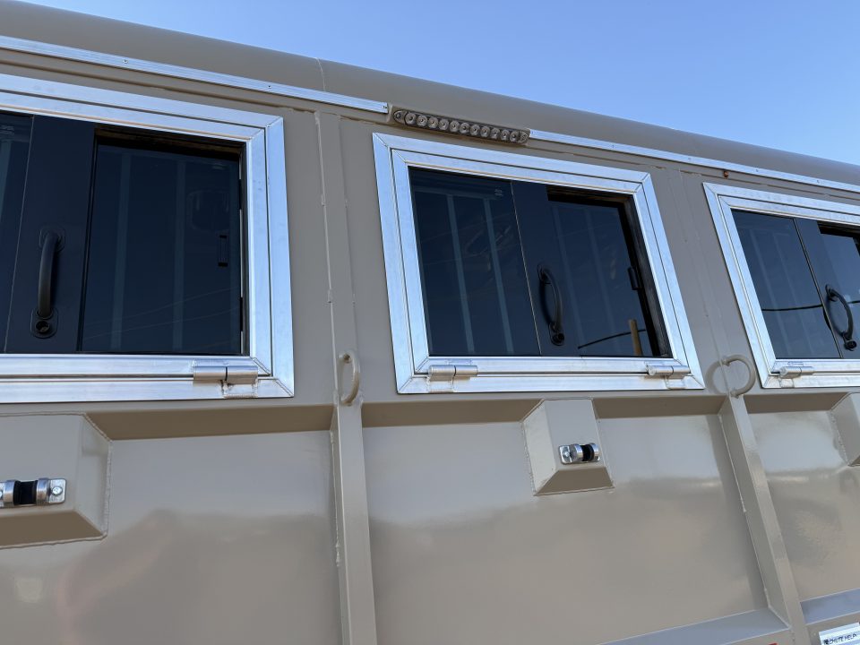 Used 2025 Chute Help Horse Trailer