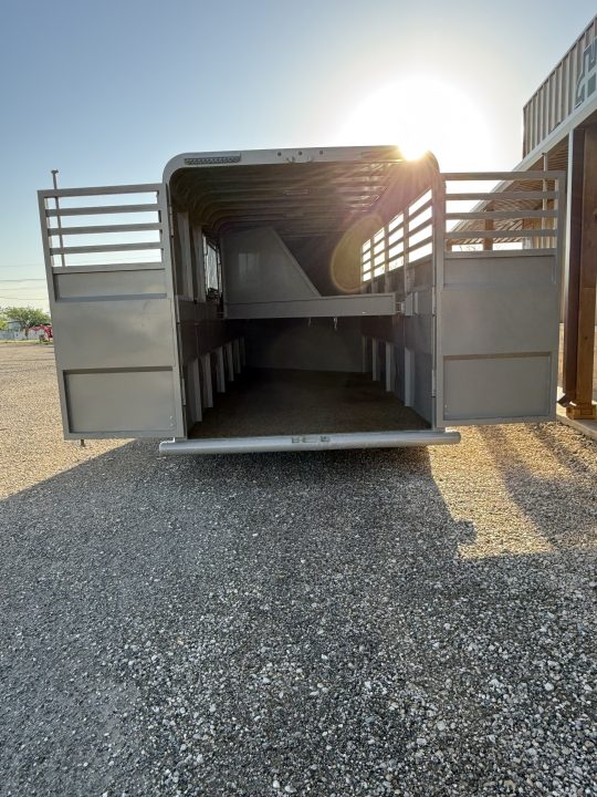 Used 2025 Chute Help Horse Trailer