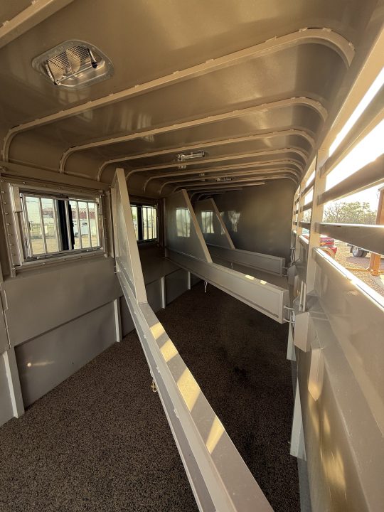 Used 2025 Chute Help Horse Trailer