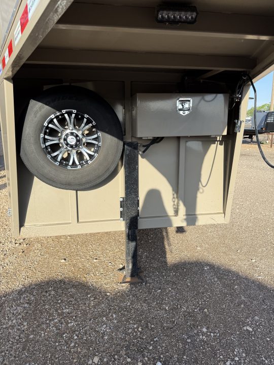 Used 2025 Chute Help Horse Trailer