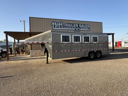 Used 2025 Chute Help Horse Trailer