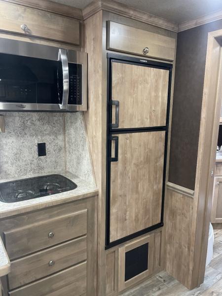 New 2026 Merhow Trailers 8314-B RWS Horse Trailer