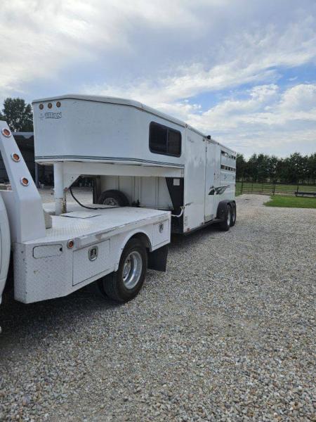 Used 2000 Titan Trailer Classic Gooseneck Horse Trailer