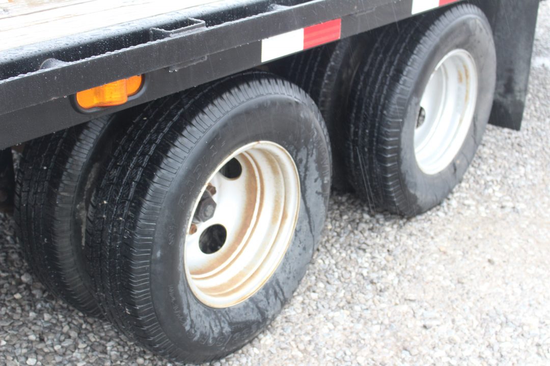 Used 2016 PJ Trailers 8.5' x 23+5' - Deckover Gooseneck Trailer - 25,000# GVW