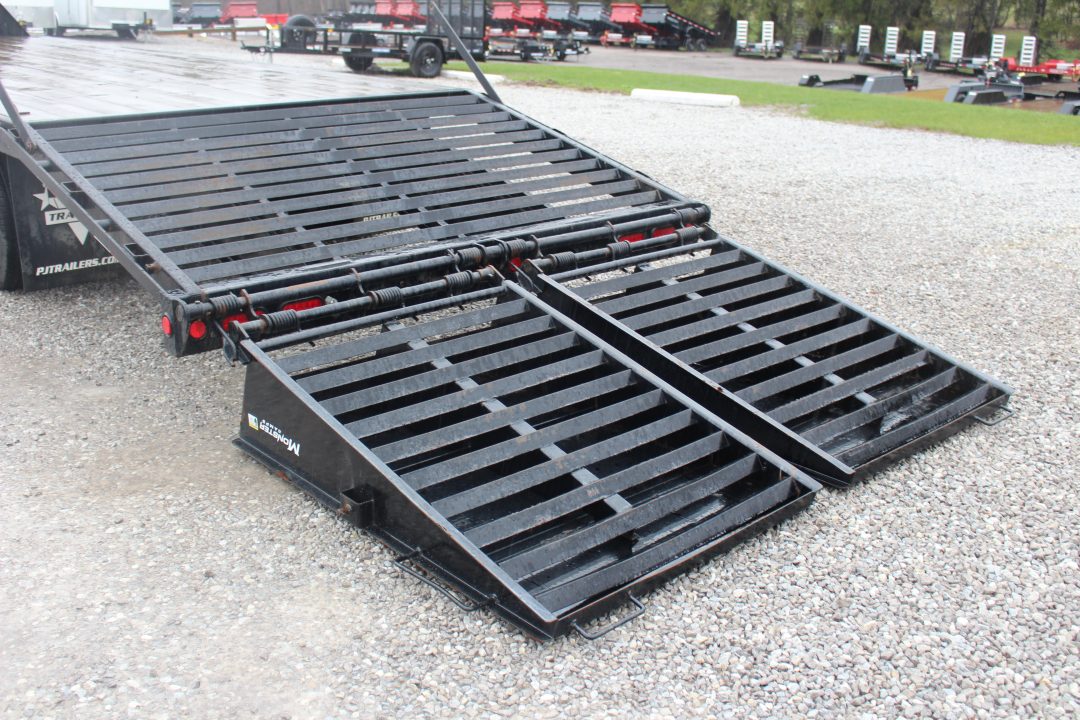 Used 2016 PJ Trailers 8.5' x 23+5' - Deckover Gooseneck Trailer - 25,000# GVW