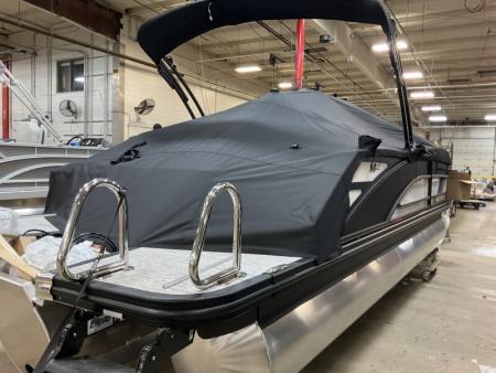 New 2026 Bennington 22' M Swingback Tri-toon Boat