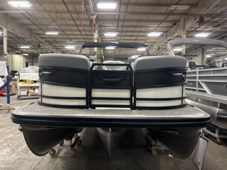 New 2026 Bennington 22' M Swingback Tri-toon Boat