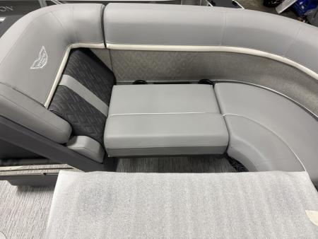 New 2026 Bennington 22' M Swingback Tri-toon Boat