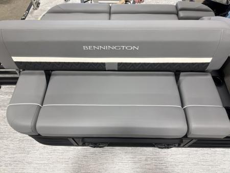 New 2026 Bennington 22' M Swingback Tri-toon Boat