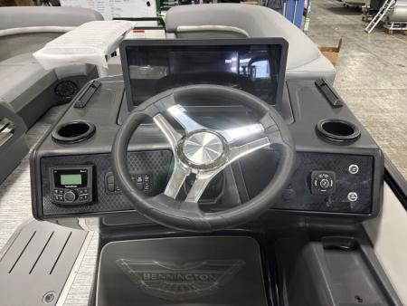 New 2026 Bennington 22' M Swingback Tri-toon Boat