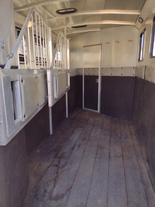 Used 2003 Classic 3 Horse Living Quarter Horse Trailer