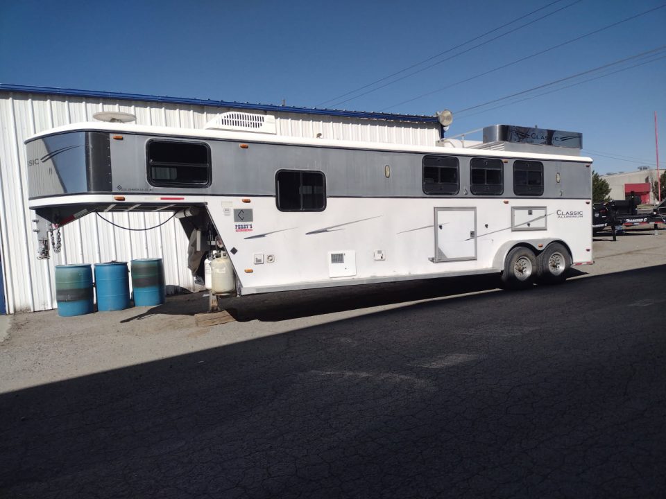 Used 2003 Classic 3 Horse Living Quarter Horse Trailer