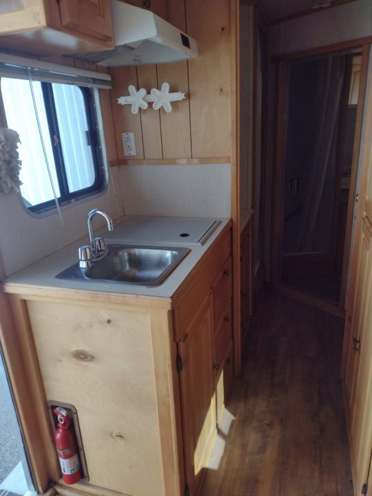 Used 2003 Classic 3 Horse Living Quarter Horse Trailer