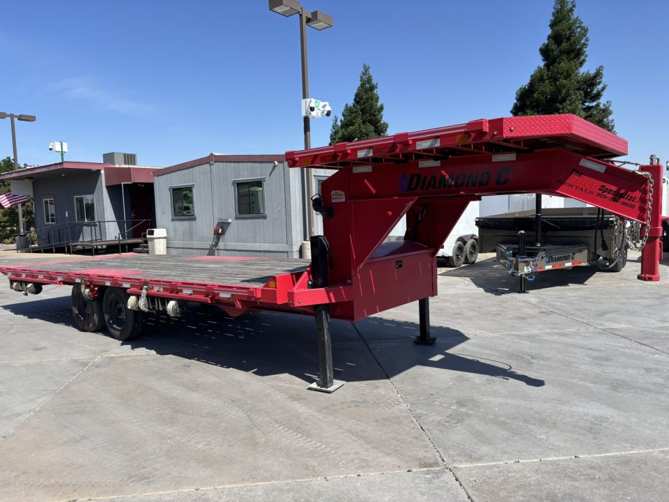 New 2022 Diamond C Trailers DET208L22X102GN Tilt Trailer