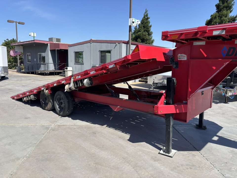 New 2022 Diamond C Trailers DET208L22X102GN Tilt Trailer