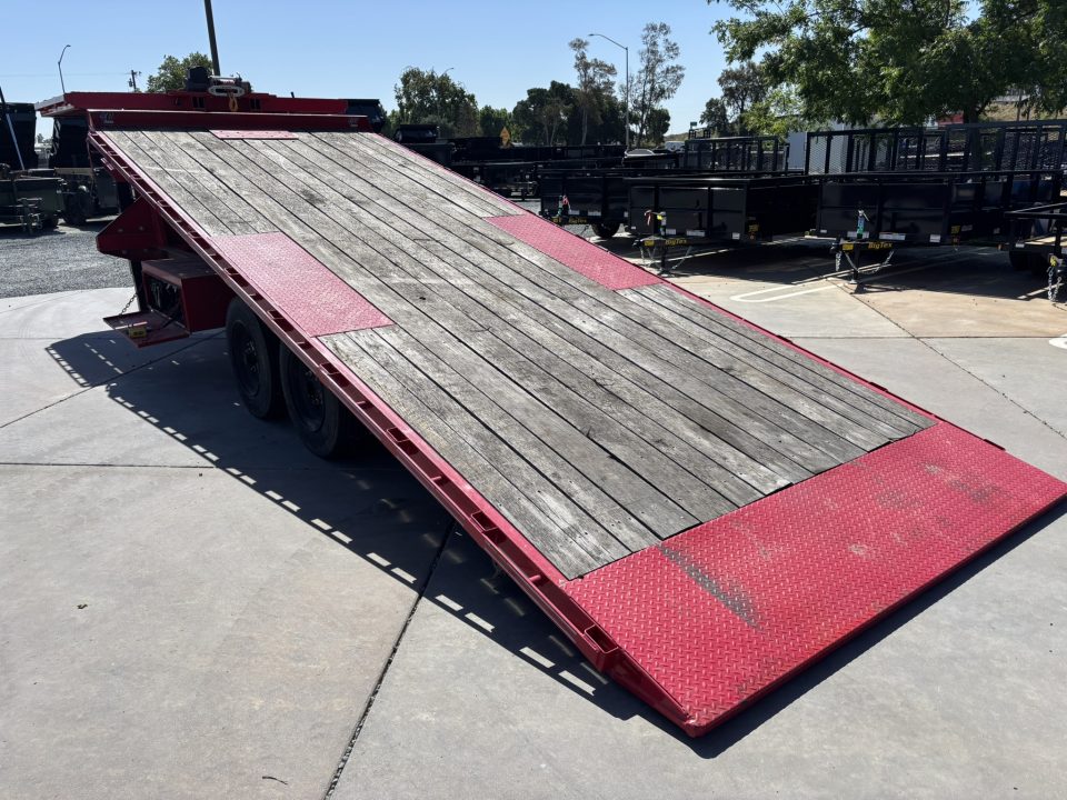 New 2022 Diamond C Trailers DET208L22X102GN Tilt Trailer