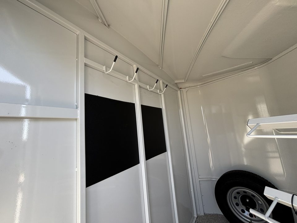 New 2024 Titan Trailer AVAL I-2BP 	 Horse Trailer