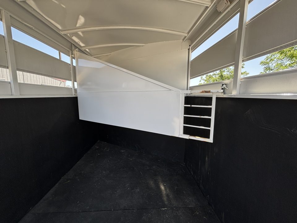 New 2024 Titan Trailer AVAL I-2BP 	 Horse Trailer
