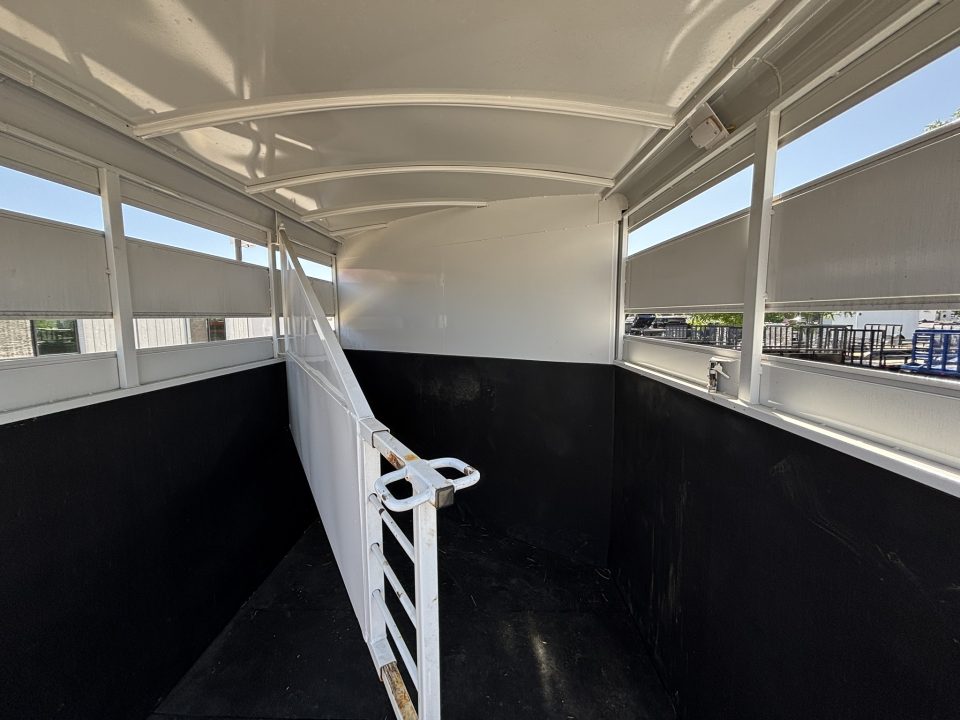New 2024 Titan Trailer AVAL I-2BP 	 Horse Trailer