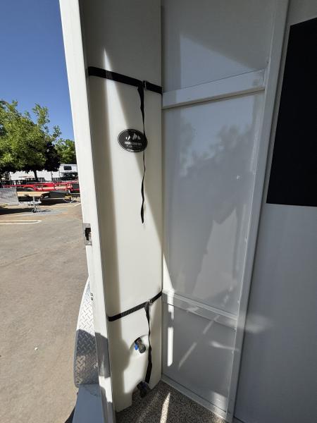 New 2024 Titan Trailer AVAL I-2BP 	 Horse Trailer