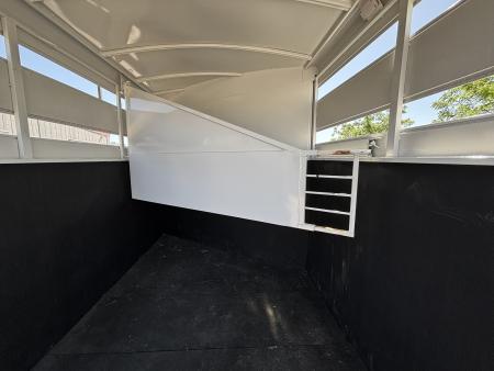 New 2024 Titan Trailer AVAL I-2BP 	 Horse Trailer