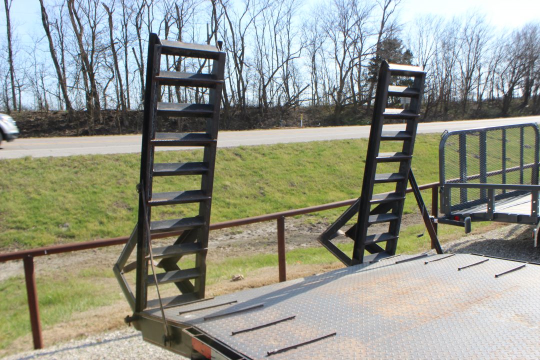 Used 2005 MTM 20' BP Equipment Trailer