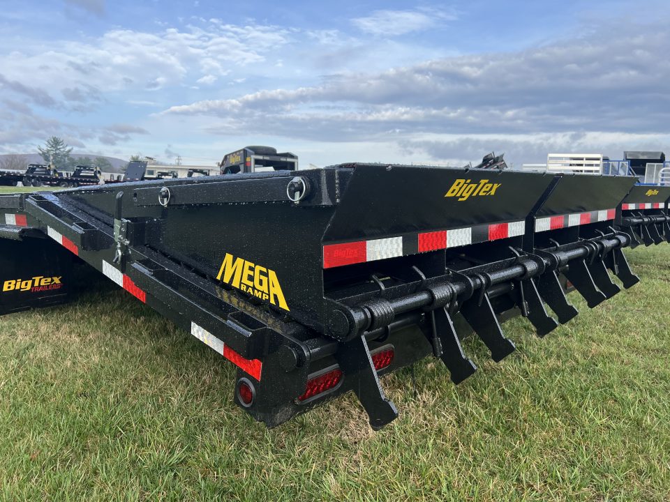 New 2026 Big Tex Trailers 22GN 35+5 Gooseneck Deckover Trailer