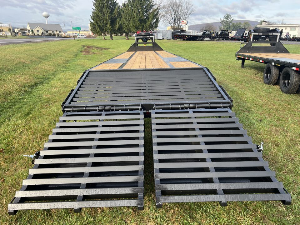 New 2026 Big Tex Trailers 22GN 35+5 Gooseneck Deckover Trailer